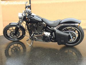 SO02 Skull avec fermeture noire HD Softail Breakout